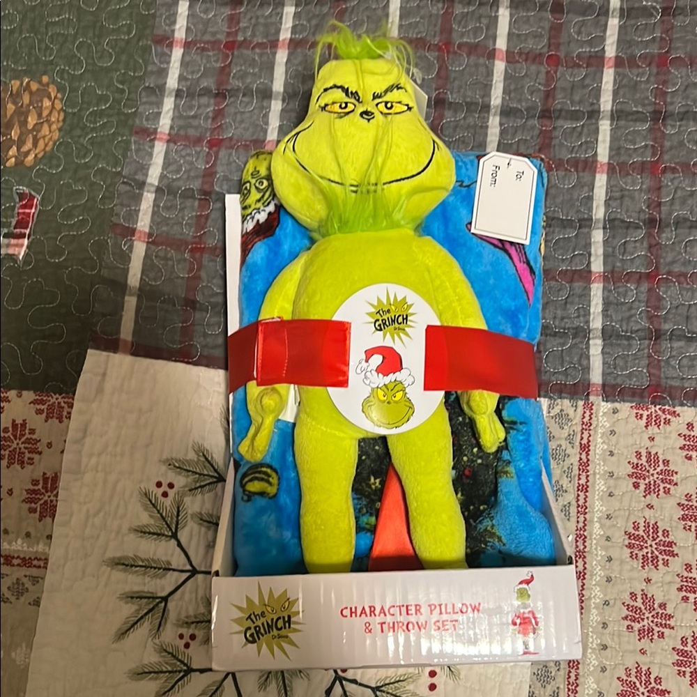 The Grinch Character Pillow & Throw Set
